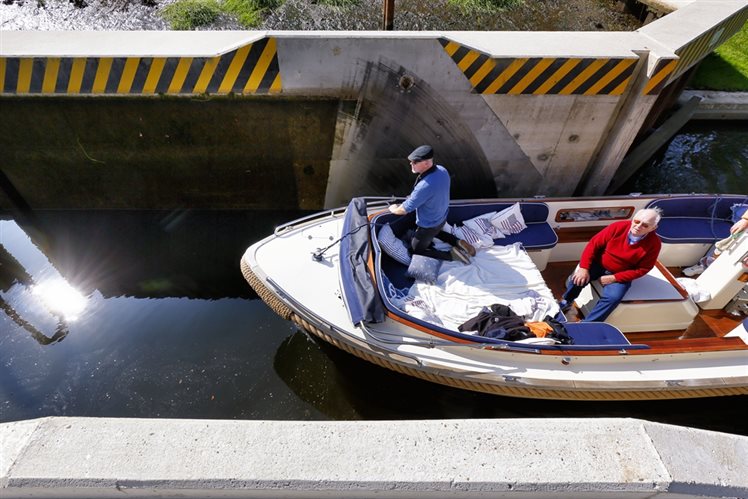 Vechtdal Junne boot sluis varen