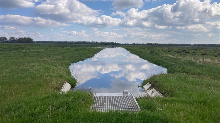 plas dras nieuwe Drostendiep met geplaatste stuwtje