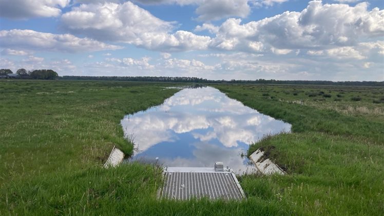 plas dras nieuwe Drostendiep met geplaatste stuwtje